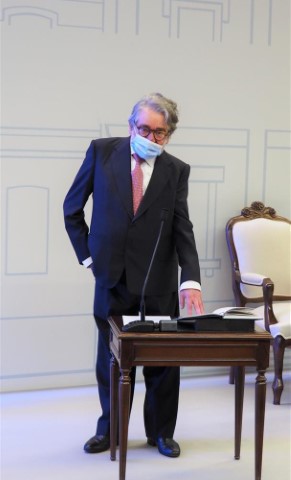 Santalices recomenda un “esforzo didáctico” para reforzar a confianza social na institucións